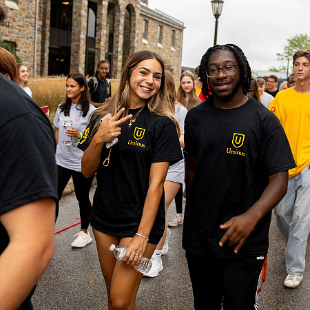 orientation 2 students black shirts