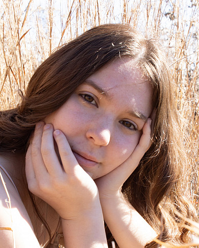 headshot of madi