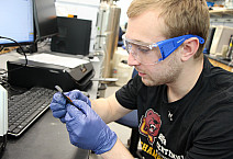 Jake Klucinec '25 spent his summer at UCF contributing to the recycling and recovery process of infrared glass.