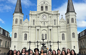 The Ursinus College Singers in front of St. Louis Cathedral in New Orleans