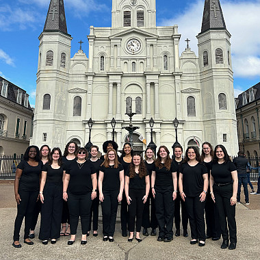 The Ursinus College Singers in front of St. Louis Cathedral in New Orleans