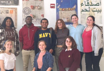 Dika in a group photo with the students of Curatorial Practices Seminar 2022.