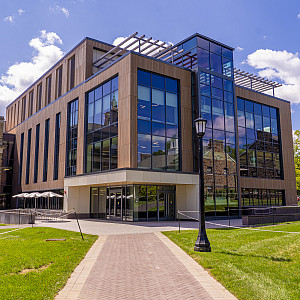 Photo of the Innovation and Discovery Center.