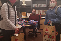 Nicole Ivaska with Students