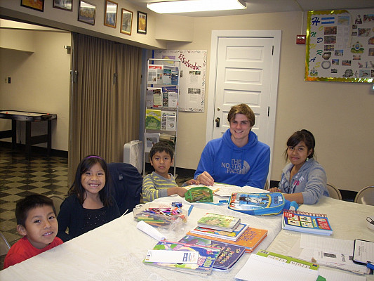 Student tutoring children from the Hispanic community of Pottstown, Pa.