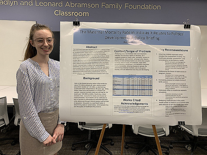 Kayla Hofmann '20 presenting her research